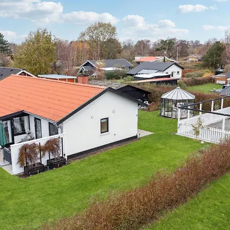 2 Bedroom Awesome In Hébergement de vacances
